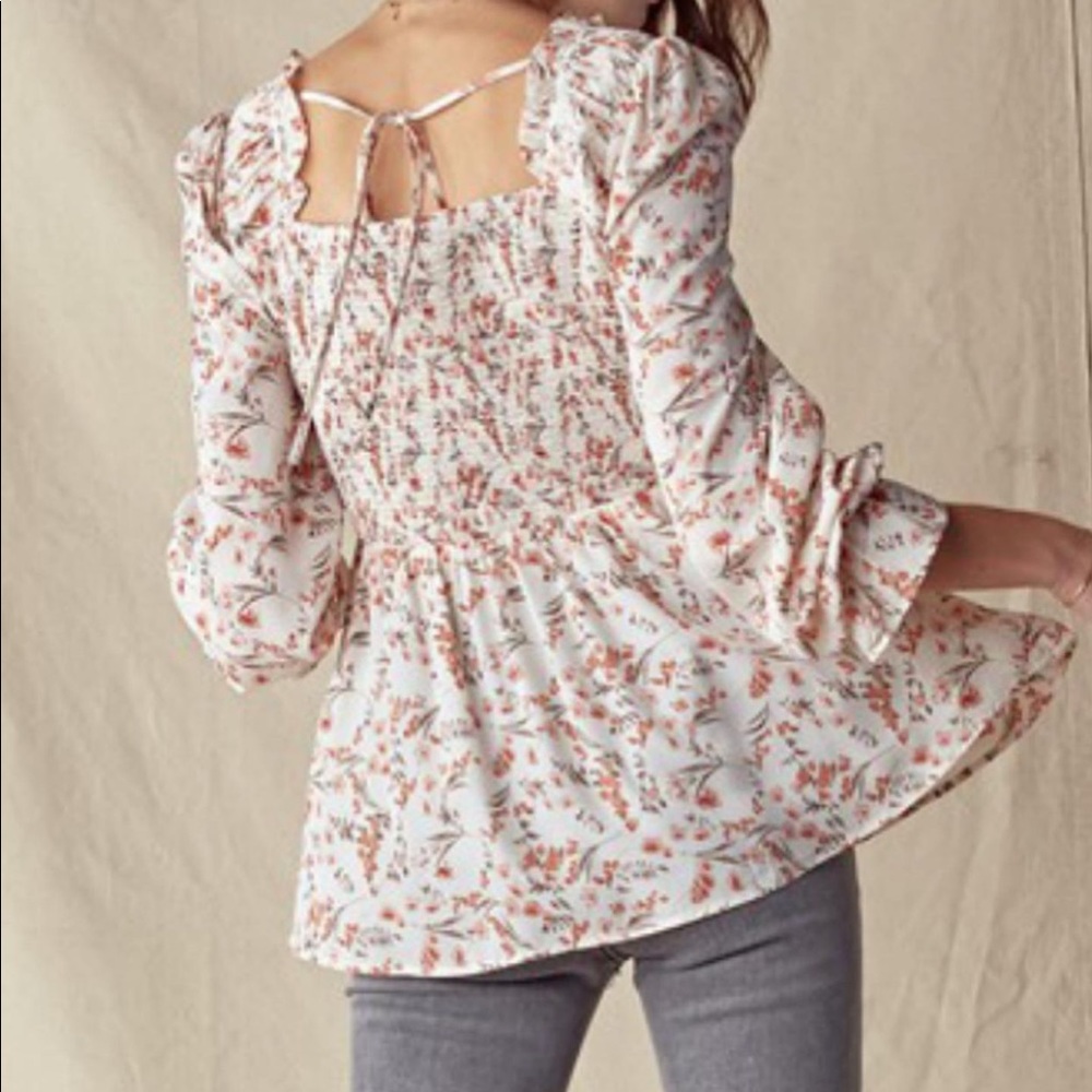 NWOT Doe and Rae Floral Smocked Tie Back Feminine Blouse - Picture 2 of 5